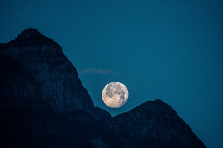 Luna Nueva en Tauro – Tiempo de finales y comienzos